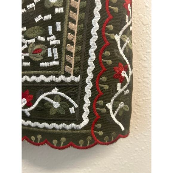 NWT Francesca’s Mi Ami Olive Green Floral Embroidered skirt size Small MSRP $54 - Picture 2 of 11